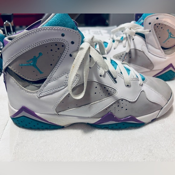 Vintage JORDANS sneakers - Almost Brand New - Size 6.5 Youth - box 13 A